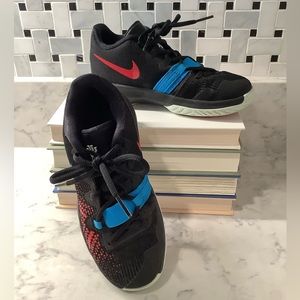 Nike Kyrie Irving Boys Basketball Shoes, Size 13.5C